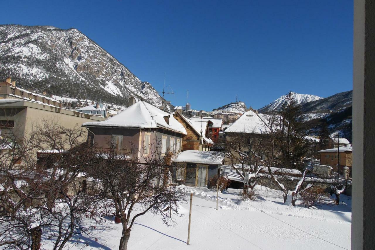 Appartement Paisible Briancon  Bagian luar foto
